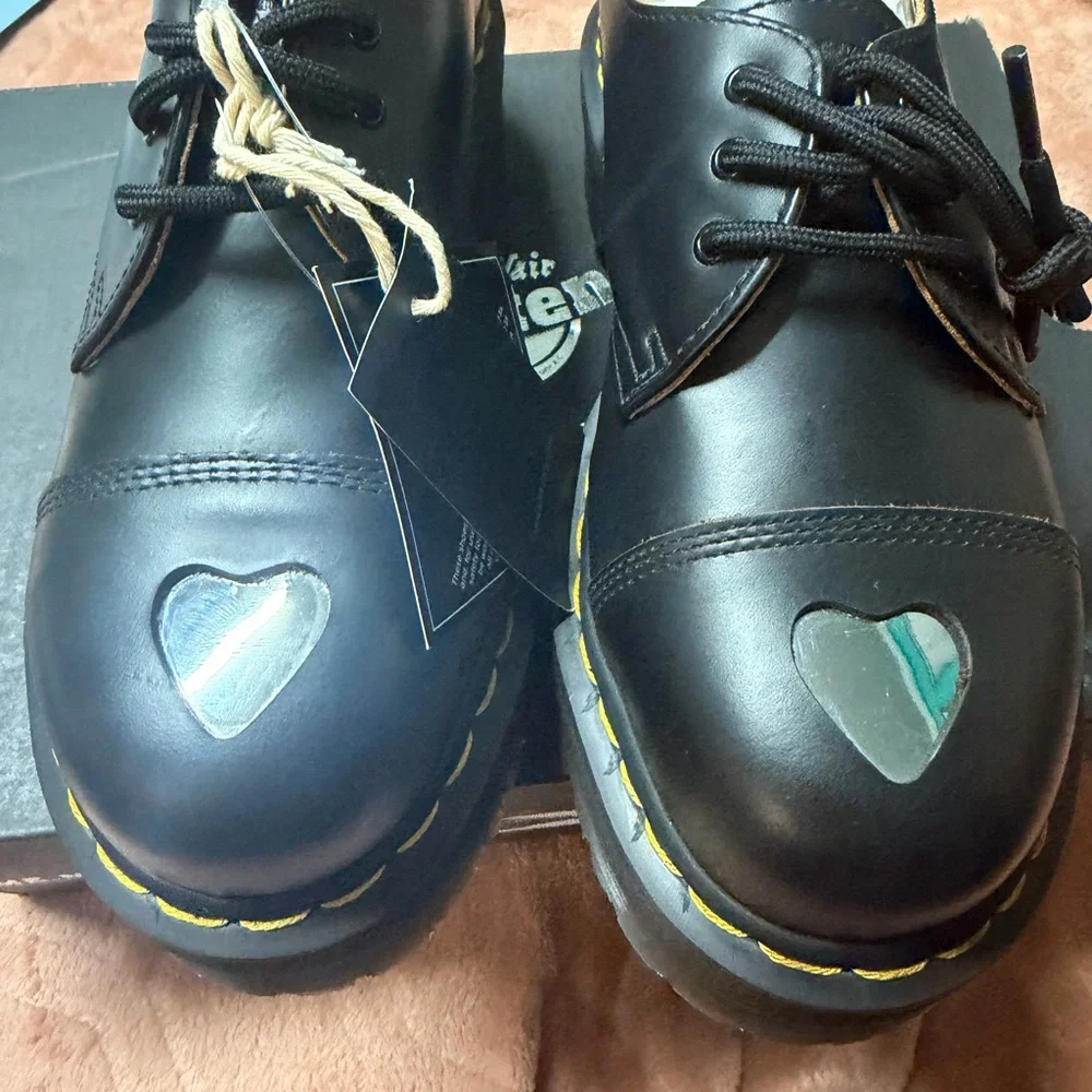Dr. Martens X MadeMe Oxford’s - Picture 3 of 7